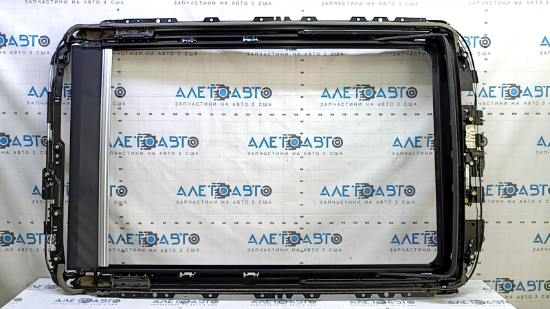 Audi Q7 16-25 panoramic window mechanism with black curtain