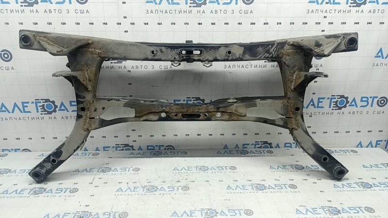 The rear subframe of the Kia Niro 17-22 HEV, PHEV is rusty, the bolt is cut off.