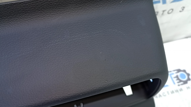 Rear center console trim for Audi Q7 16-25 black, scratches, broken fasteners