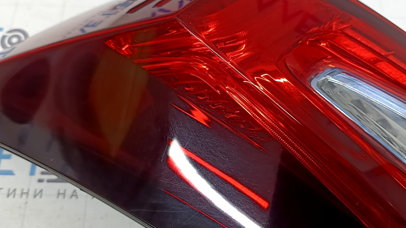Honda Clarity 18-19 USA right outer fender light, scratches, crack
