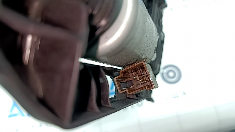 Motor for longitudinal adjustment of the driver's seat BMW X5 G05 19-22 for memory, with a bracket