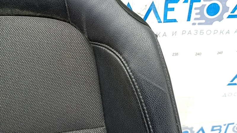 Driver's seat cushion cover for a Honda Clarity 18-21 USA, gray cloth + black leather combination, heated, wrinkled, needs cleaning