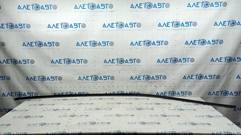 The left roof lining on a Honda Accord 2013-2017 has a cracked seal.