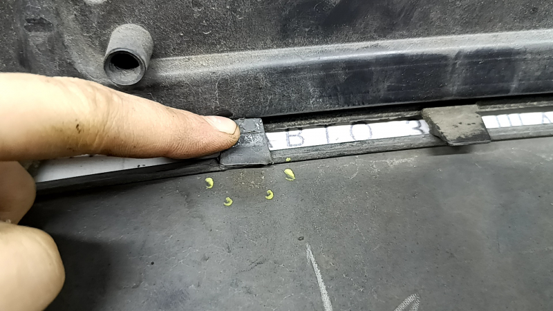 Rear bumper bare Lincoln MKZ 17-20 lower part, structure, scratches, broken fasteners, dented, crack in fastener