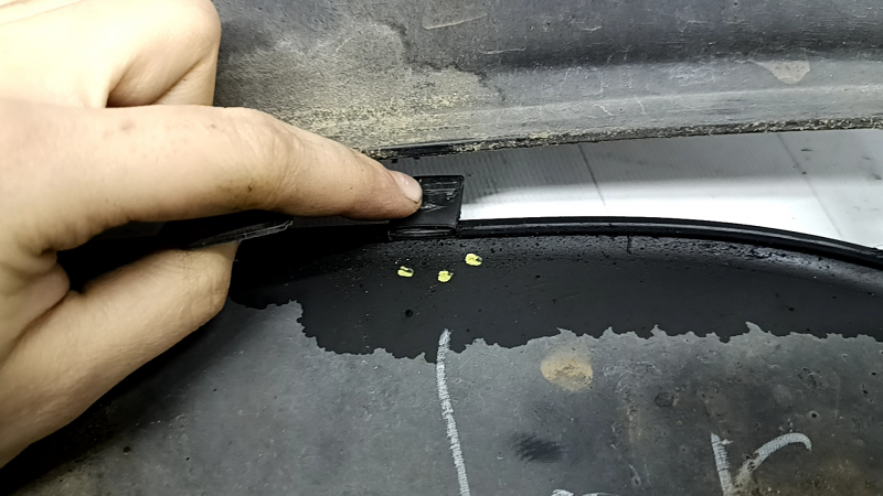Rear bumper bare Lincoln MKZ 17-20 lower part, structure, scratches, broken fasteners, dented, crack in fastener