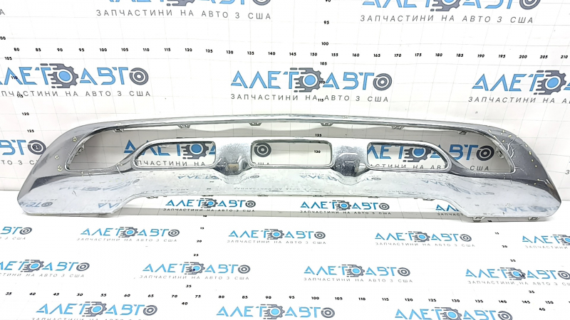 Mercedes GLC 300 20-22 front bumper lip trim, chrome, scratches, dents, cracked chrome, broken fasteners