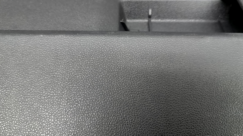 Lower tailgate trim for VW Tiguan 18-24 electric door, black, with lamp, scratches, worn, broken mount