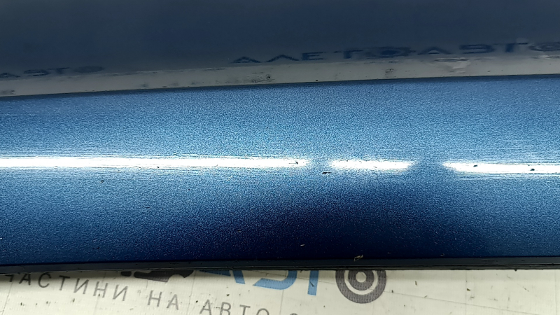 Lower front left door trim panel for VW Tiguan 18-24 with chrome, R-Line blue, scratches