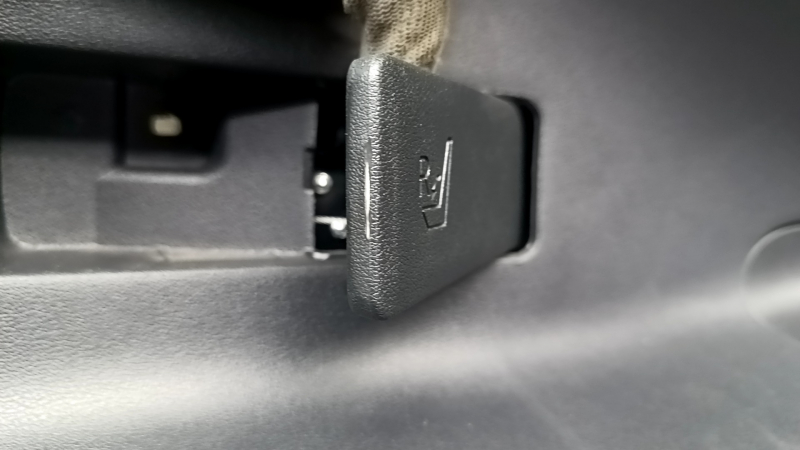 Kia EV6 22-24 black rear right arch trim with speaker, handle and cable, scratches