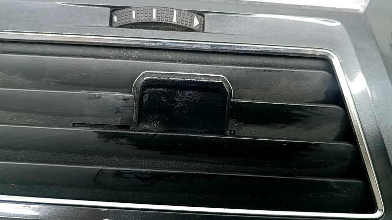 Central dashboard trim for VW Tiguan 18-24, graphite, with air ducts, type 2