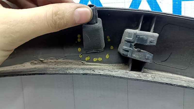 Rear left fender arch trim for VW Tiguan 18-24, structure, broken fastener, broken fasteners, scratches