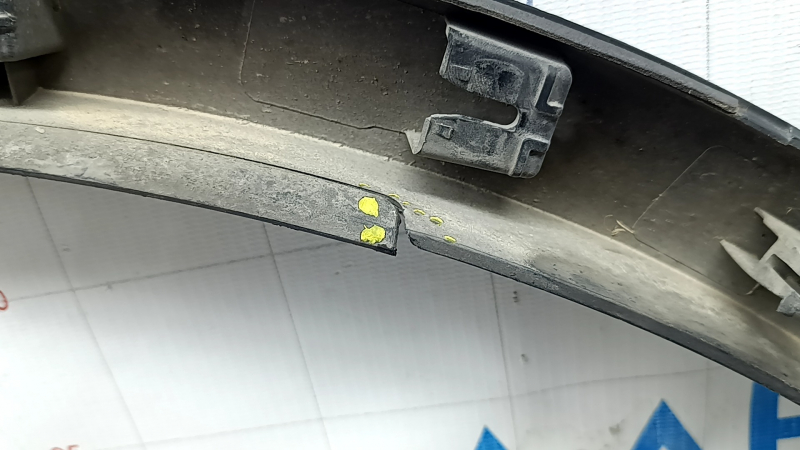 Front left fender arch trim for VW Tiguan 18-21, R-Line, scratches, broken fasteners, torn seal