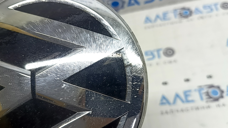 VW Tiguan 18-21 Radar Grill Emblem, Chrome, Sand
