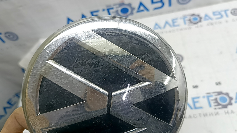 VW Tiguan 18-21 Radar Grill Emblem, Chrome, Sand