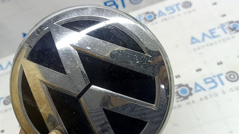 VW Tiguan 18-21 Radar Grill Emblem, Chrome, Sand