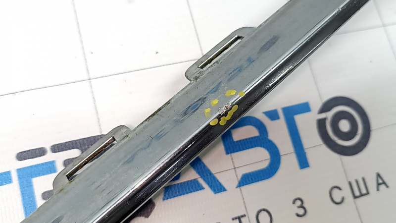 Upper molding of the lower grille of the front bumper, central VW Tiguan 18-21, chrome, R-Line, cracks, sand