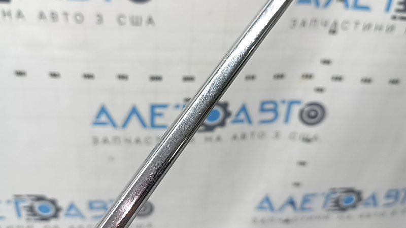 Upper molding of the lower grille of the front bumper, central VW Tiguan 18-21, chrome, R-Line, cracks, sand