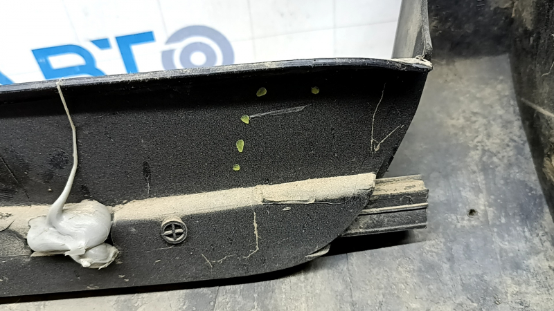 Right side sill for Ford Escape MK3 2017-2019, rest structure, scratches, broken fasteners, broken fasteners, pinched, crack in fastener, non-factory hole