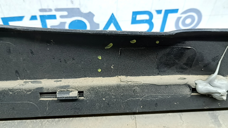 Right side sill for Ford Escape MK3 2017-2019, rest structure, scratches, broken fasteners, broken fasteners, pinched, crack in fastener, non-factory hole