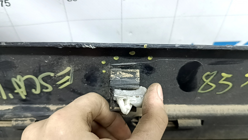 Right side sill for Ford Escape MK3 2017-2019, rest structure, scratches, broken fasteners, broken fasteners, pinched, crack in fastener, non-factory hole