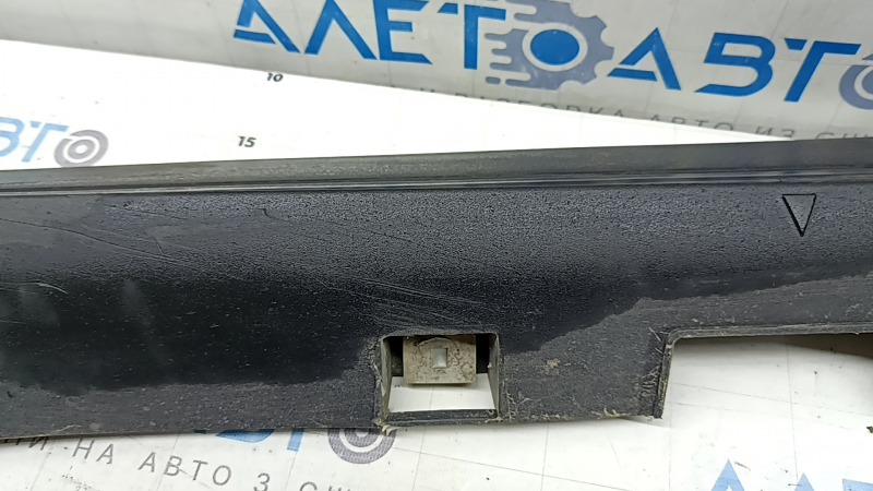 Right side sill for Ford Escape MK3 2017-2019, rest structure, scratches, broken fasteners, broken fasteners, pinched, crack in fastener, non-factory hole