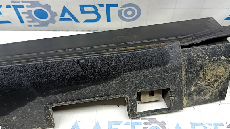 Right side sill for Ford Escape MK3 2017-2019, rest structure, scratches, broken fasteners, broken fasteners, pinched, crack in fastener, non-factory hole