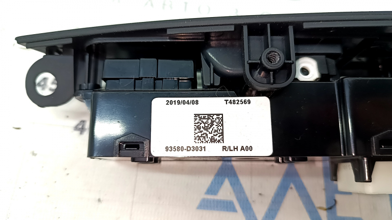 Rear left window lift control for Hyundai Tucson 16-21, black with trim, scratches