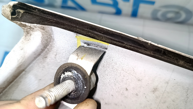 Upper trunk door molding without emblem for Ford Escape MK3 17-19 rest, under the camera, broken fasteners