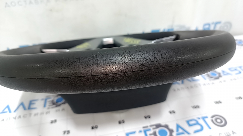 The steering wheel is bare, Hyundai Tucson 19-21, black rubber, cracked.