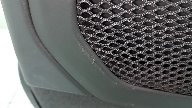 Jeep Grand Cherokee WL 21-25 passenger seat with airbag, electric, heated, ventilated, black perforated leather, Overland, scratches on the rear lining