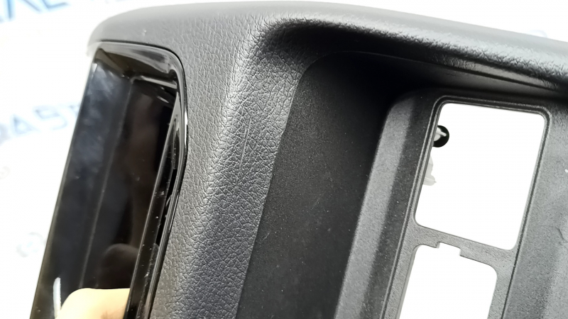 Jeep Grand Cherokee WL 22-25 rear center console trim, black, under USB Hub and rear row heating buttons, scratches