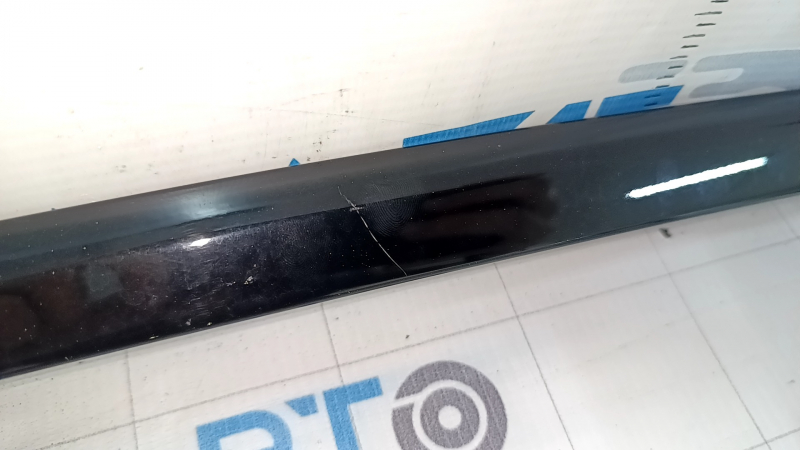 Upper rear right door molding for Tesla Model X 22-25, gloss black, scratches