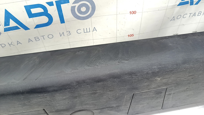 The right side sill of the Tesla Model X 22-25 is worn out.