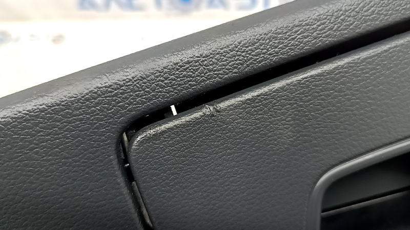The driver's knee pad for the Audi A6 C8 19-21 is dark gray and the coating is bulging.