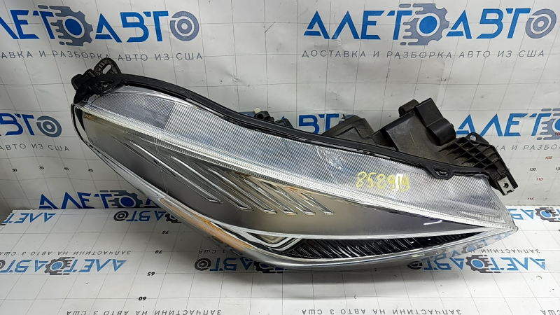 Ford Escape MK3 17-19 right front headlight, halogen + LED, light, scratches, scuffs, broken mount
