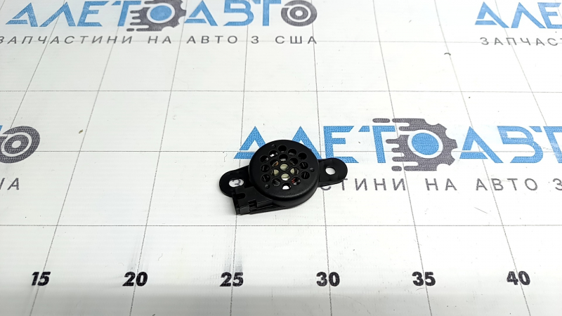 Microphone in the rear left stand of the Audi Q3 83A 19-25