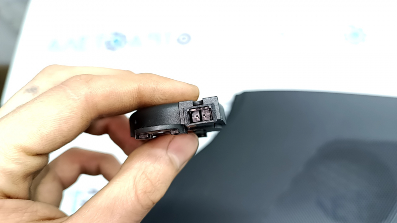 Microphone in the rear left stand of the Audi Q3 83A 19-25