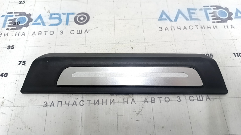 Rear left outer door sill trim for Audi Q7 16-25, black with chrome, scratches, nicks