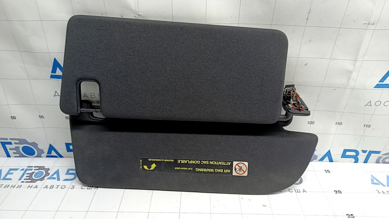 Left sun visor for Audi Q7 16-25, black, without hook, with lamp, needs cleaning, scratches