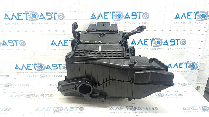 The heater housing for the Audi A6 C8 19-25 air conditioner (4-zone AC) is broken.