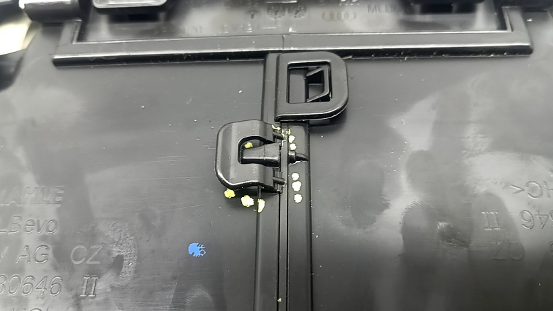 The heater housing for the Audi A6 C8 19-25 air conditioner (4-zone AC) is broken.