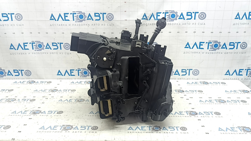The heater housing for the Audi A6 C8 19-25 air conditioner (4-zone AC) is broken.