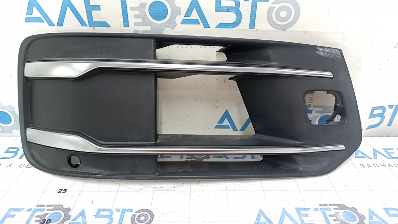 Right front bumper grille for Audi Q7 16-19, chrome, for parking sensors, without radar, without plug, sand