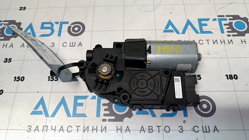 The Lincoln MKZ 13-20 sunroof motor has a broken connector.