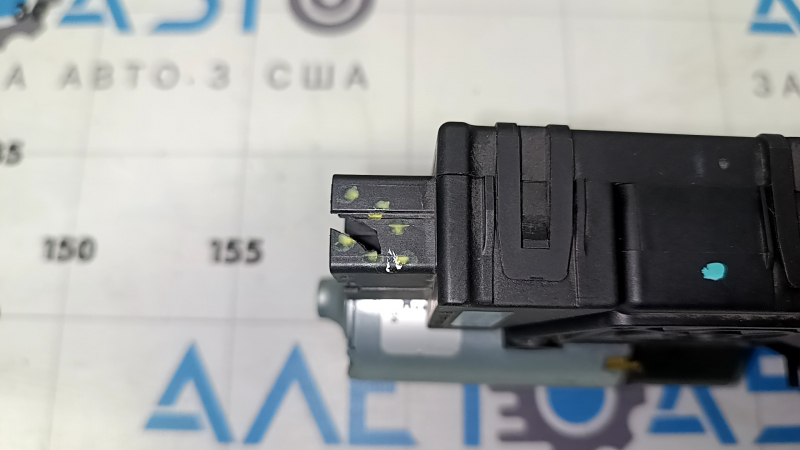 The Lincoln MKZ 13-20 sunroof motor has a broken connector.