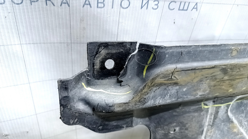 Right underbody protection for Mercedes W213 E 17-23, cracks and breaks