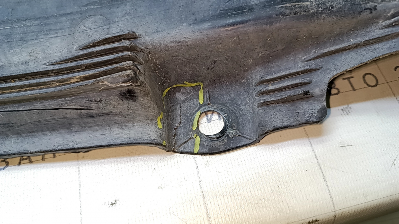 Right underbody protection for Mercedes W213 E 17-23, cracks and breaks
