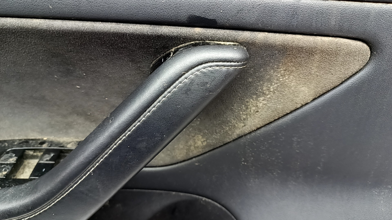 Tesla Model 3 18-20 front left door panel, black leather, Alcantara insert, leather armrest, power window control and door opening button, glossy black, tear, dry cleanable