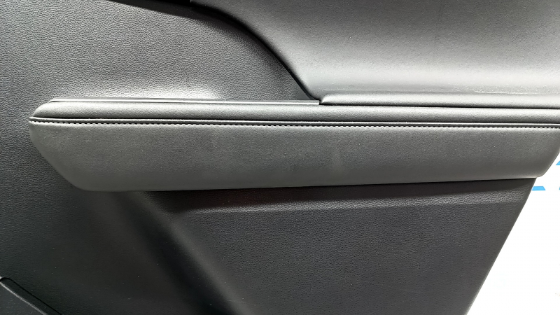 Door trim panel, rear right, Toyota Highlander 20-22, with curtain, with handle, black leather, black insert, black leather armrest, scratches, needs cleaning, bump