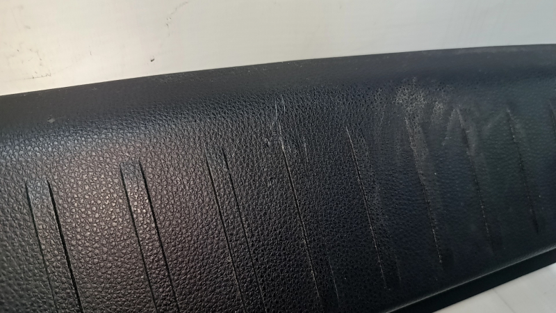 Toyota Highlander 20-24 trunk opening trim, black, scuffs, scratches